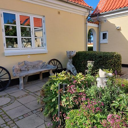 Toftegarden Guesthouse - Apartments & Rooms Skagen Exterior photo